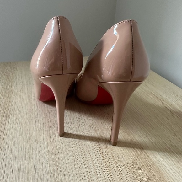 CHRISTIAN LOUBOUTIN
Pigalle Follies 85 patent-leather pumps - Picture 9 of 11